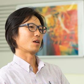 Inspired by a former supervisor, Yasuaki Hiraoka is a mathematician interested in applying mathematics to materials science and, in the process, generating new mathematics.